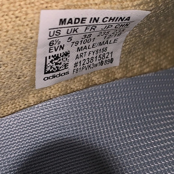 Adidas Yeezy Boost 350 V2 - Picture 5 of 5